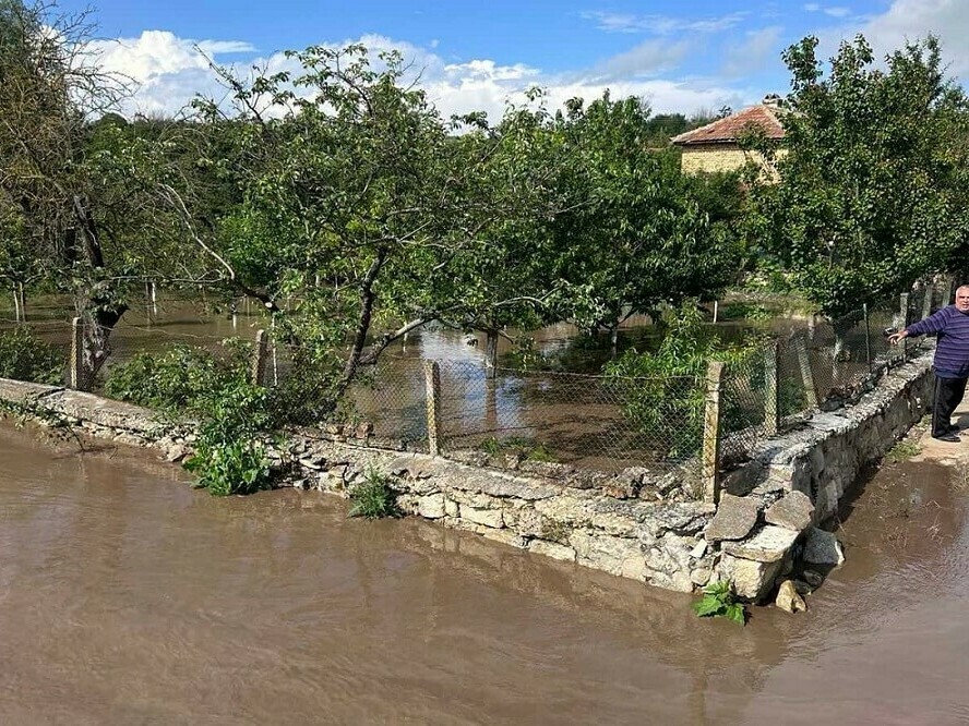 Имоти в с. Войводино под вода