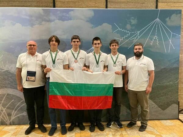 Варненски ученик със сребро от олимпиада по физика