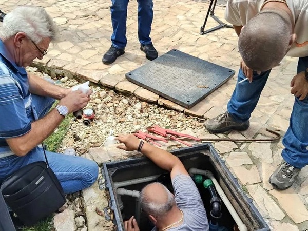 Спират и водата в незаконните постройки