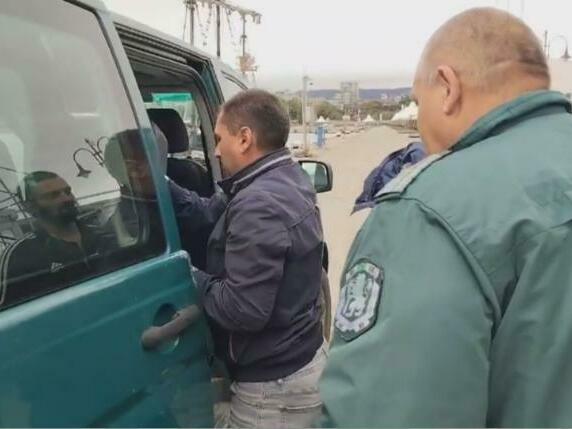 Трима евакуирани моряци са във Военноморска болница
